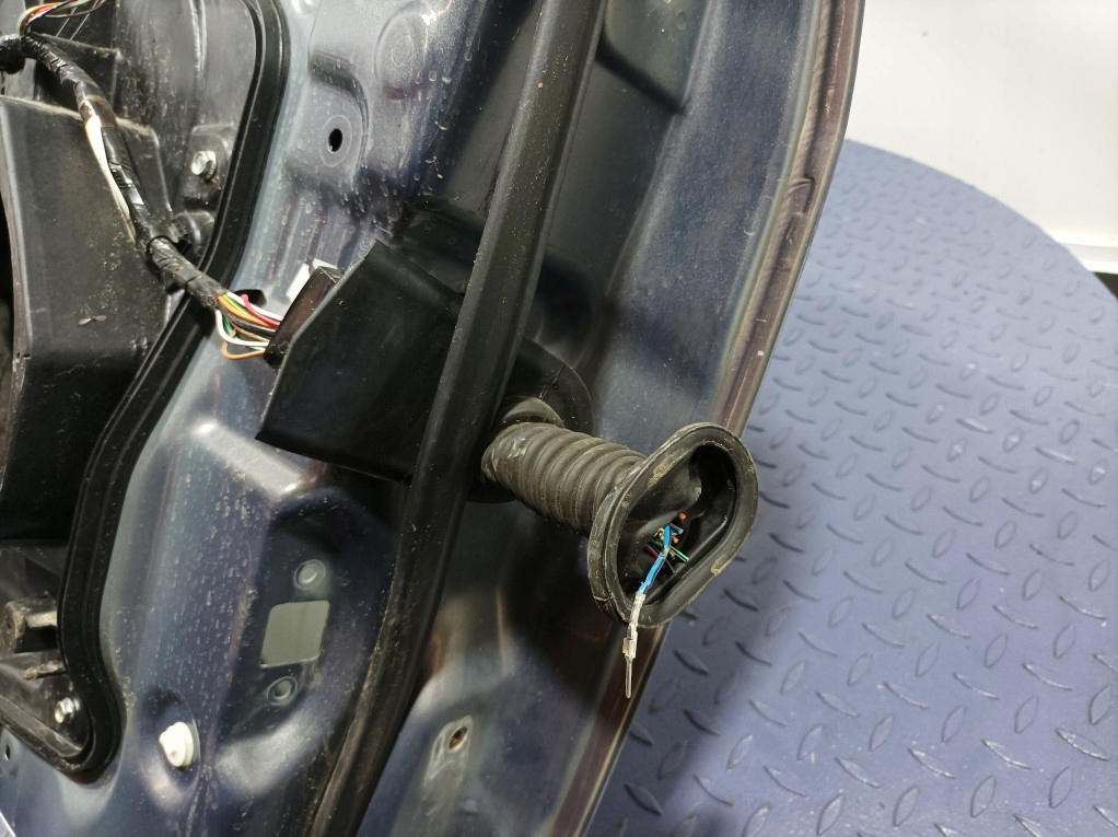 фото №10, Mazda 5 i lift 07-10 двері перед передні ліва 32s