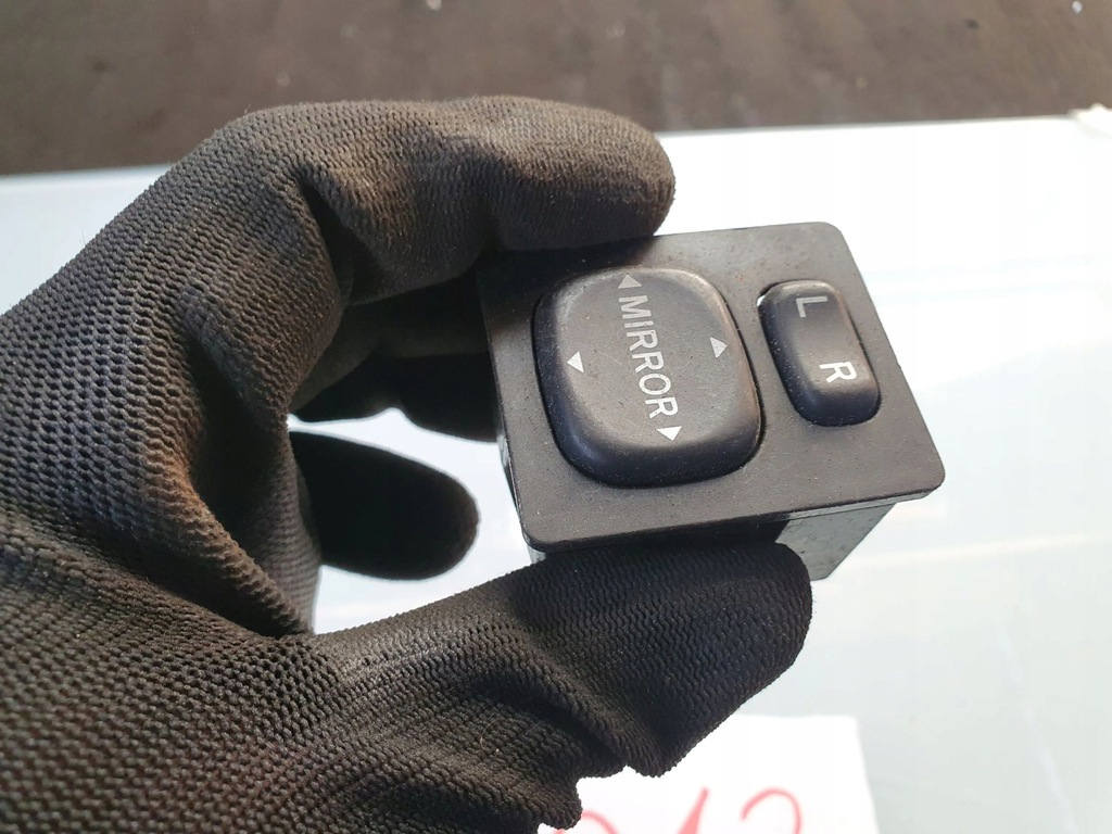 фото №9, Toyota corolla e120 e130 2003 кнопка регулировки зеркал боковых