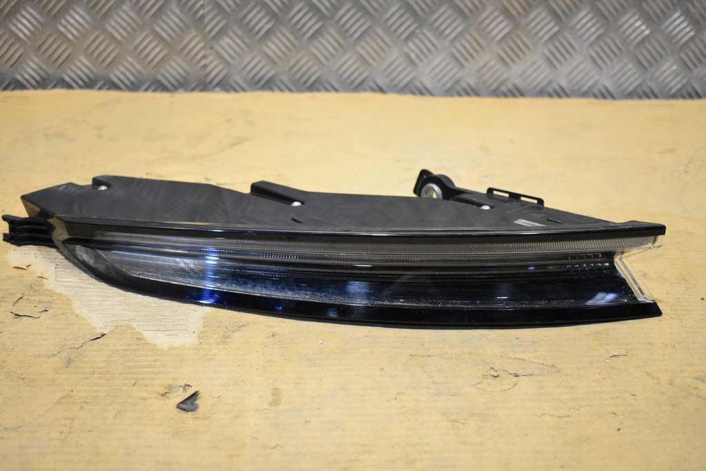 фото №1, Лампа задняя левая porsche taycan 1