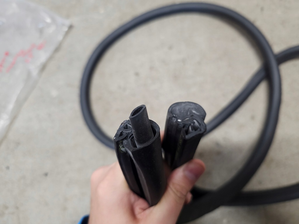 фото №5, Volkswagen jetta v a5 прокладка двері ліва задня задня 1k5867913c 1k5867913