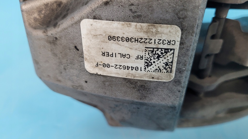 Tesla model 3 21r супорт гальмівний brembo правий перед 1044622-00-f Недорого