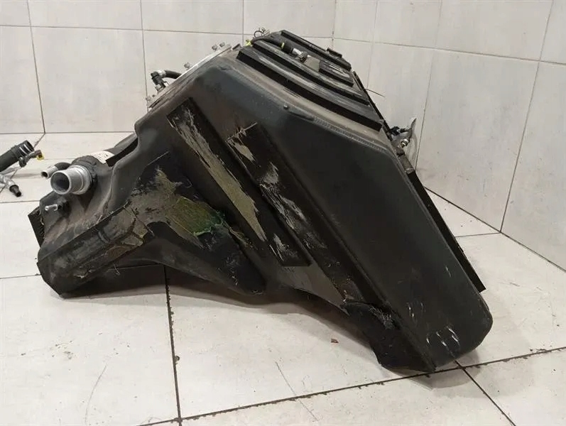 Ferrari 812 superfast f152m fuel бак 341208 Ціна