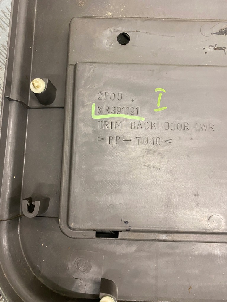 фото №6, Mitsubishi pajero iii 99-06 обшивка оббивка кришки задня xr391191