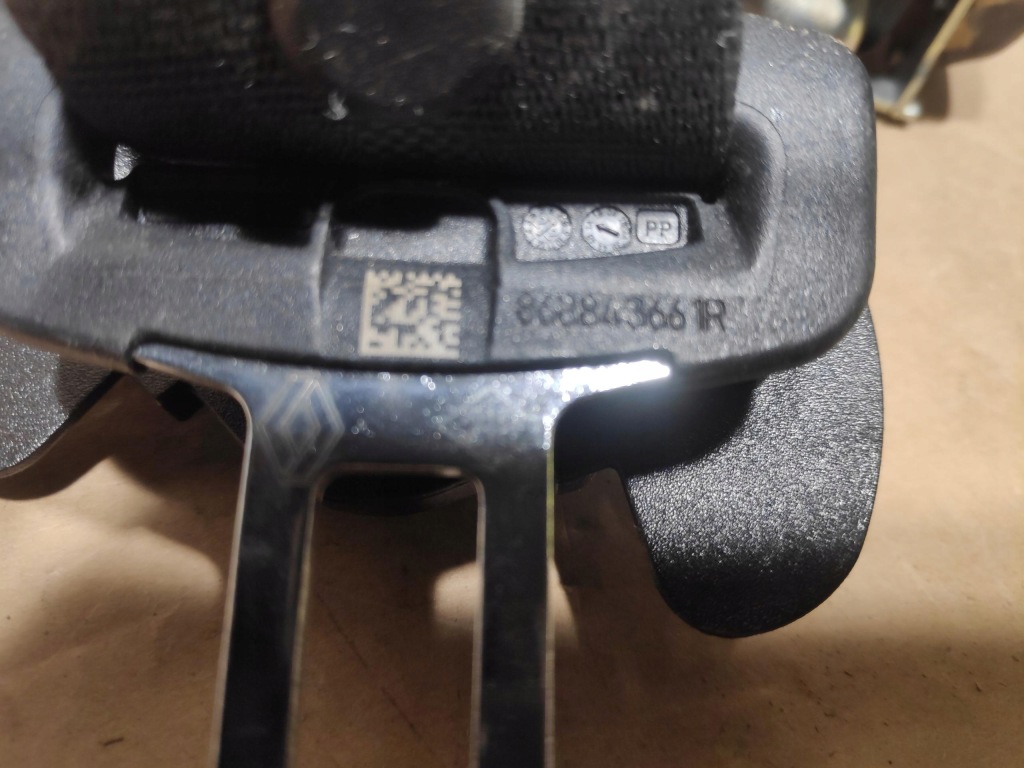 Ремень безопасности правая  перед передний натяжитель renault clio v 868843661r с Разборки