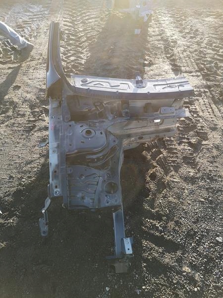 фото №3, Чверть лонжерон права передня talisman