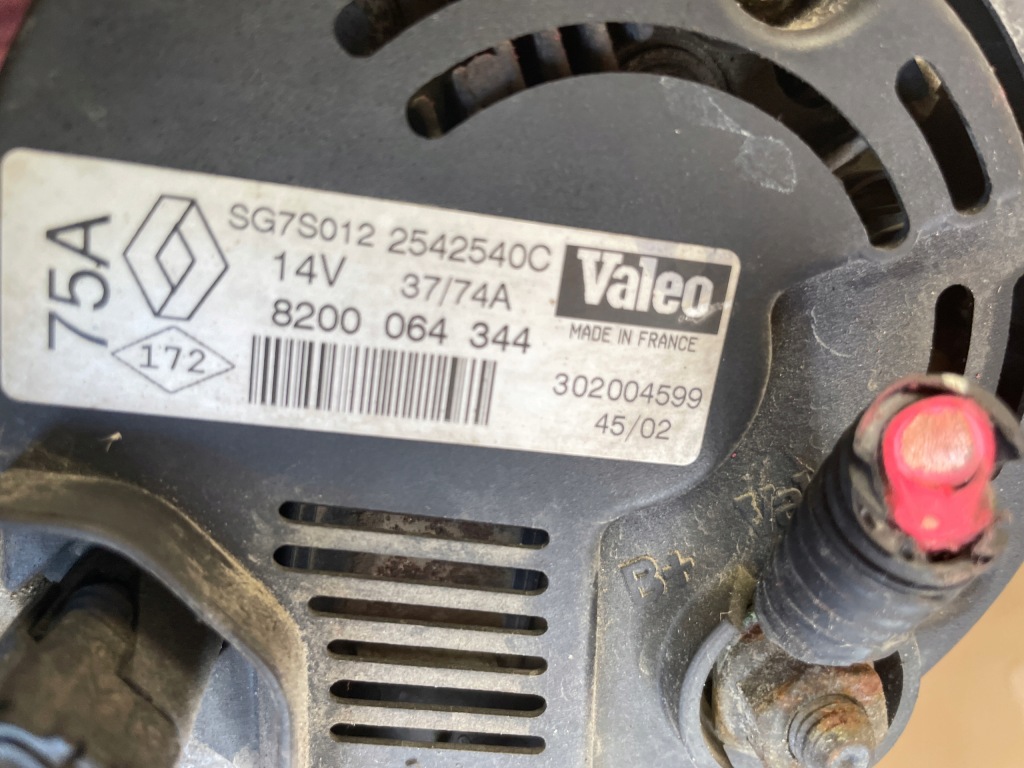 Renault clio 2 2 1.2 генератор 8200064344 302004599 sg7s012 2542540c Киев