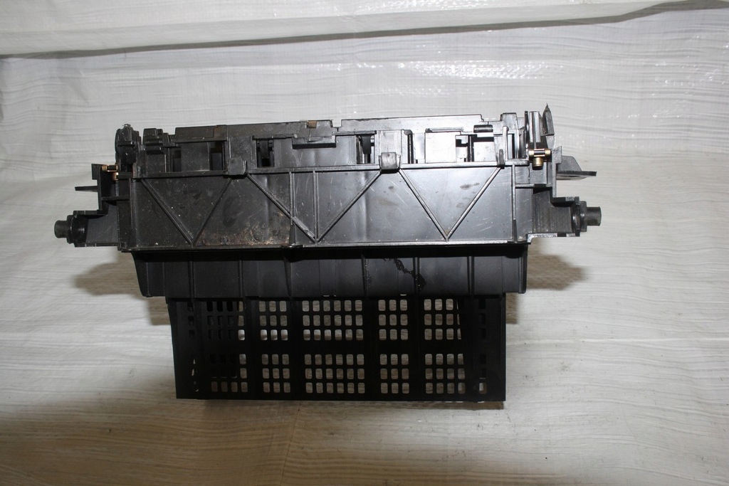 фото №6, Рамка средняя корзина радио audi a4 b5 fl 8d0858005m