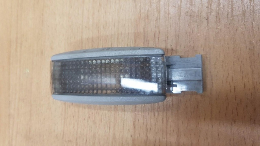 фото №1, Лампа освещение салона superb i