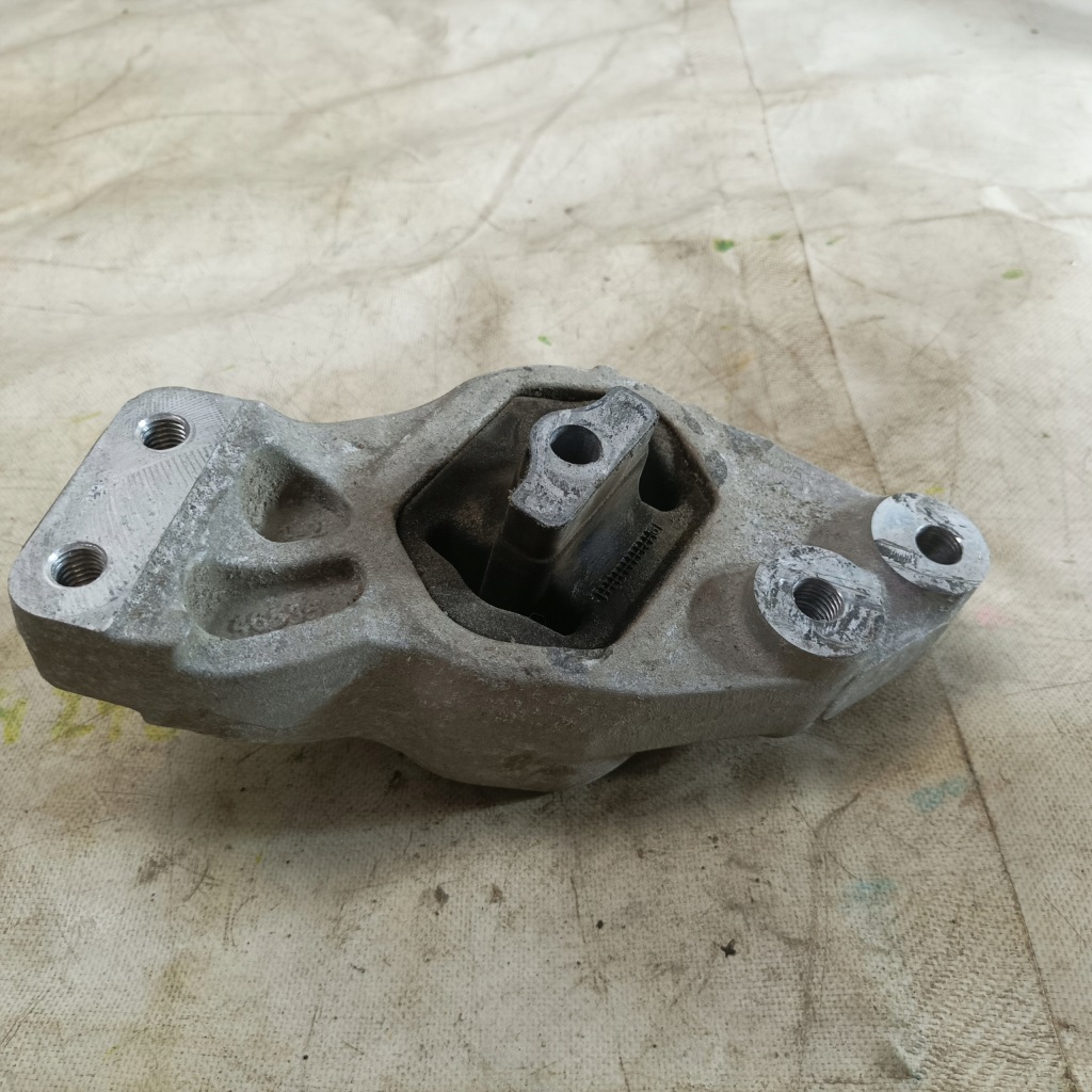 Mercedes w163 98-łapa подушка правый 46535 1-3 usa с Разборки