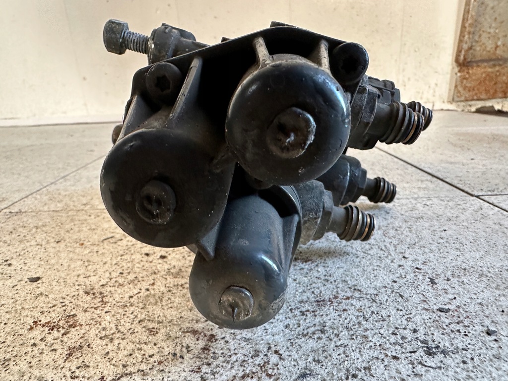 фото №4, Клапан осушитель воздуха iveco stralis hi-way s-way 5802223716 9325050030