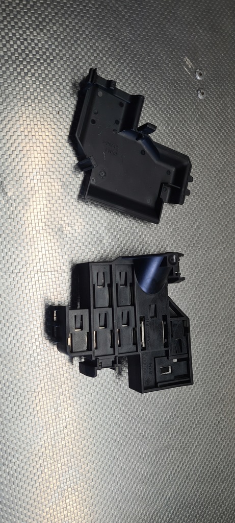 фото №1, Audi a6 c6 коробка запобіжників 4f0971981a