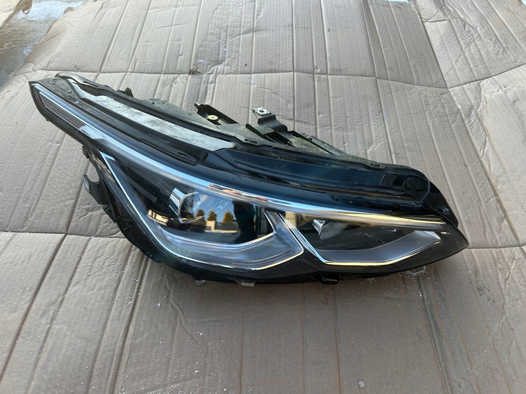 фото №1, Vw golf 8 viii 20- лампа права full led st.bdb