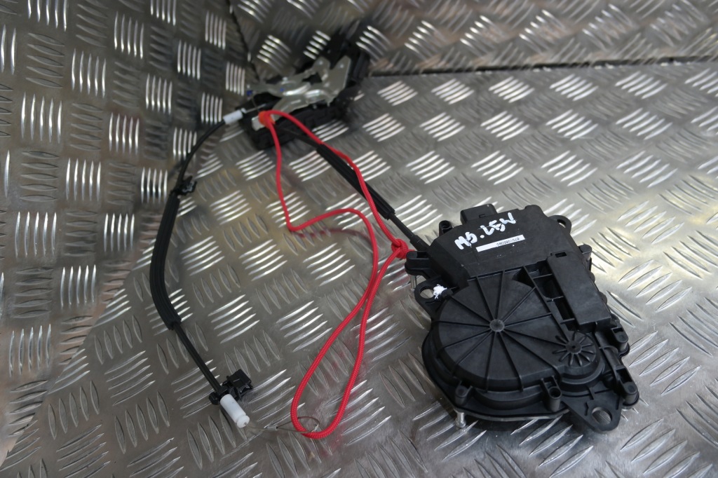 Купити Maserati levante замок доводчик кришки