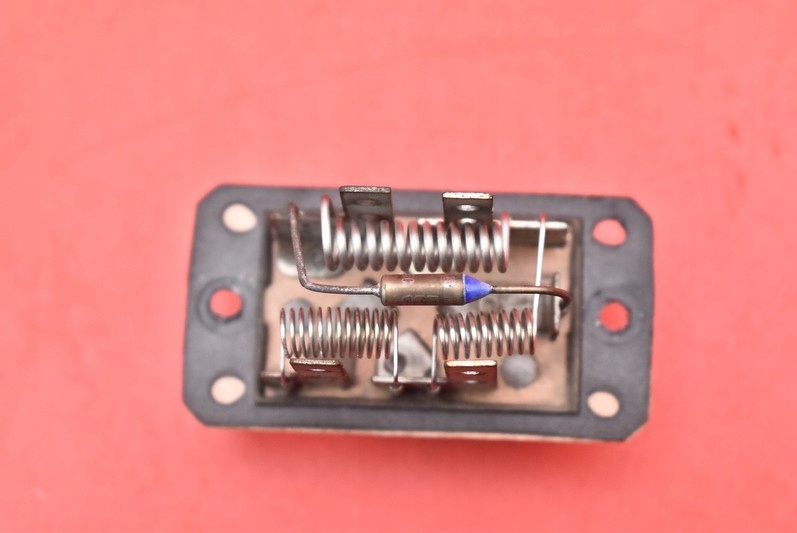 фото №1, Резистор обдув резистор резистор f4zh-19a706-ab mazda tribute 1 i 00-04