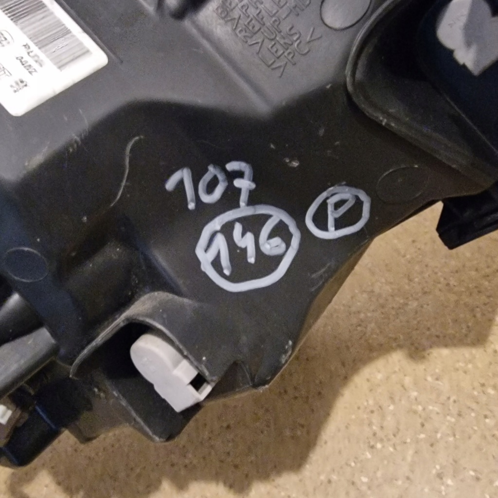 фото №8, Peugeot 107 фара левый 81170-0h030 146