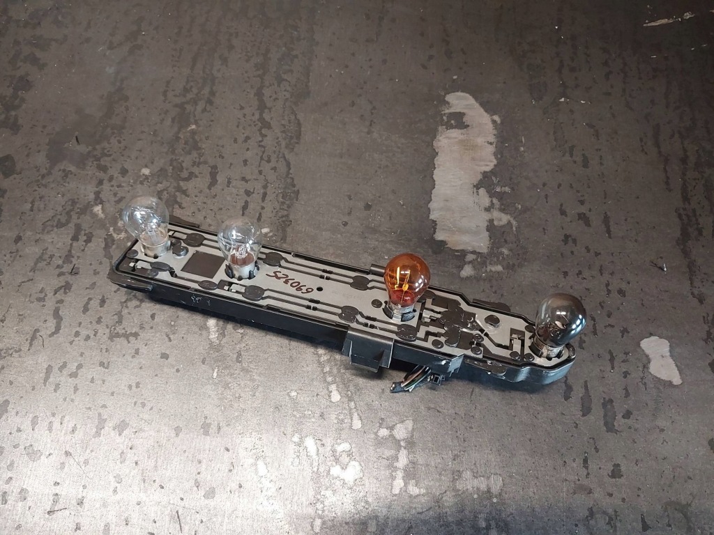 Вкладыш лампы задний правой mercedes-benz c w203 kombi 153559-00 153558-00 Киев