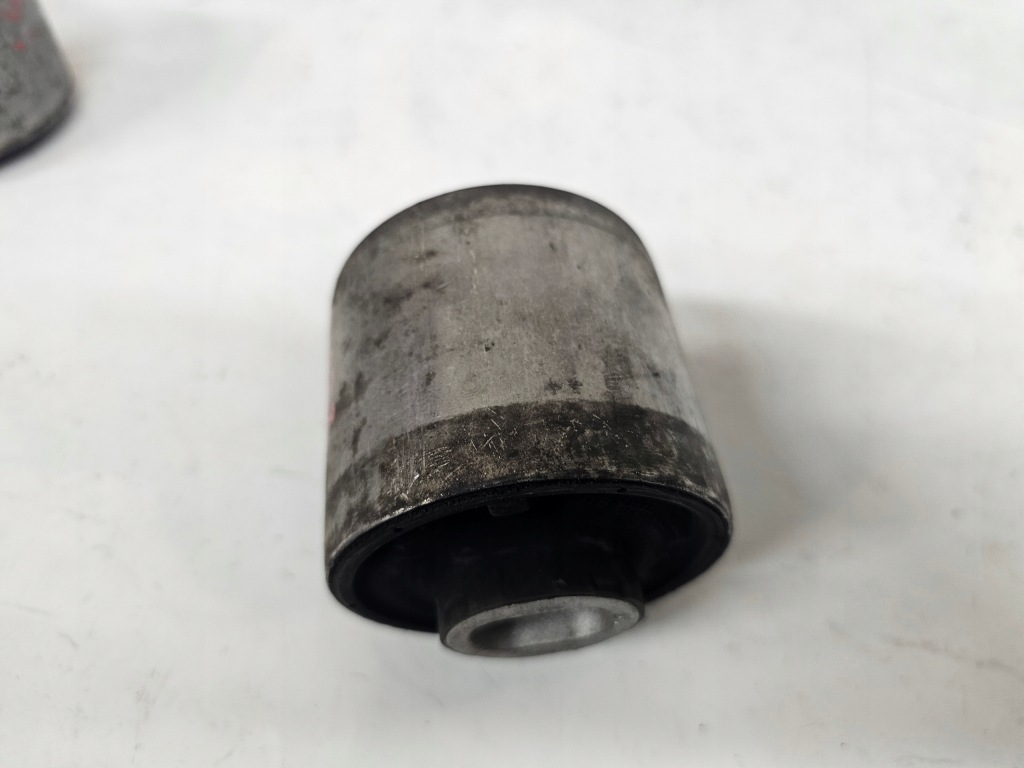 Mercedes c-klasa w203 втулка важеля передній перед a2033331014 Недорого