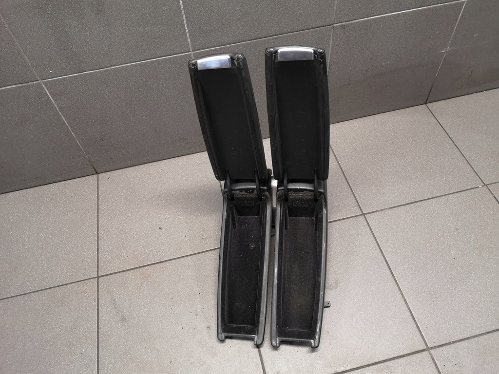 фото №8, Подлокотник чёрный средний кожа audi a8 d3