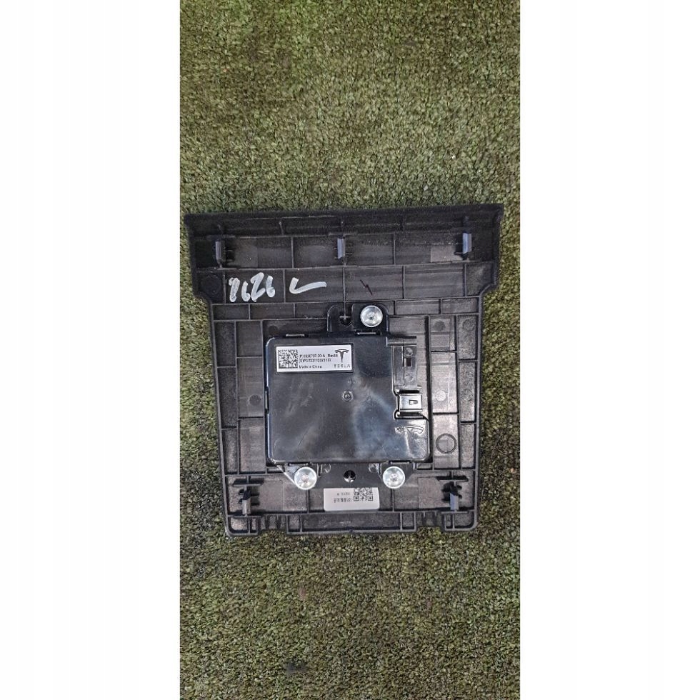Купить Tesla model y модуль блок управления разъём usb 1656787-30-a