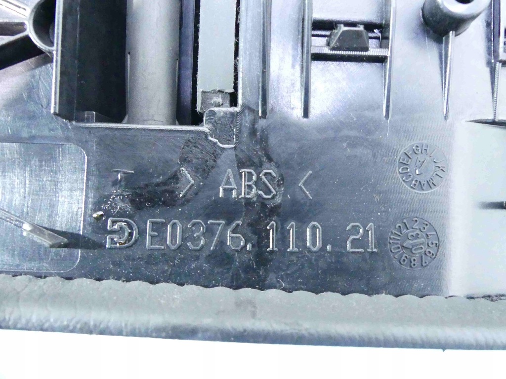 фото №8, Подлокотник mercedes w203 5d europa