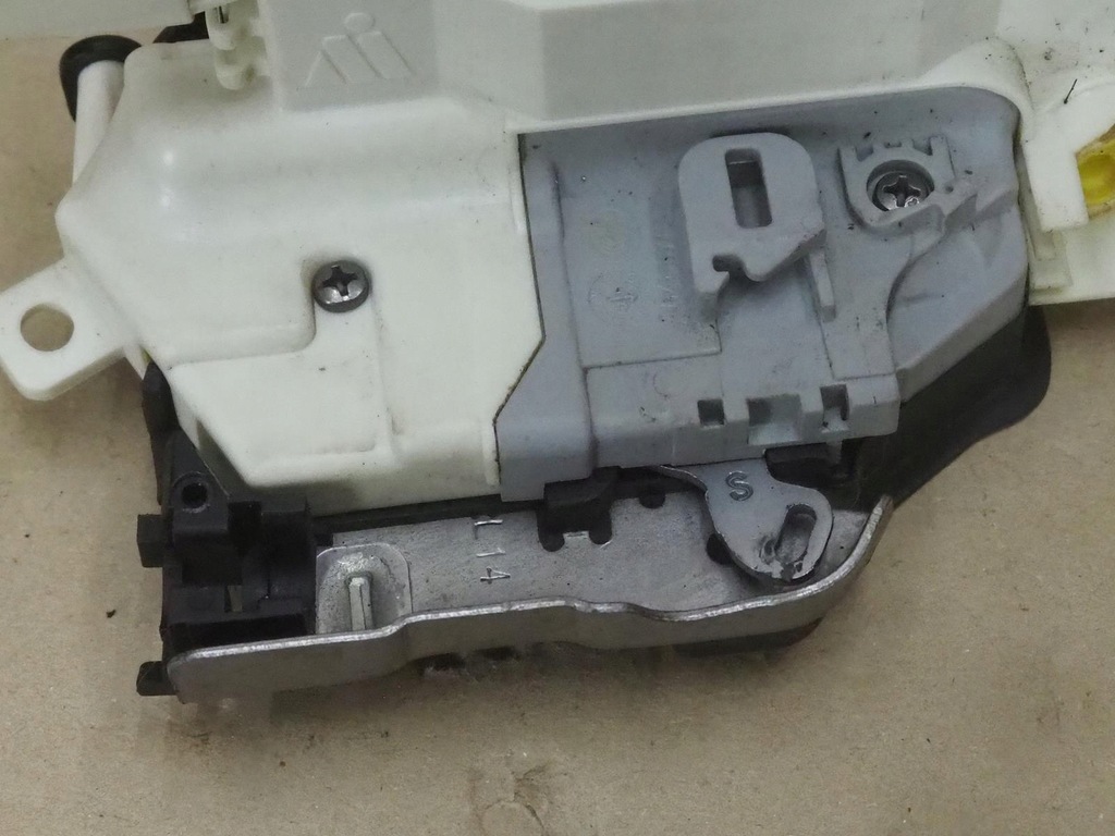 фото №11, Замок двері лівий перед 8x1837015a audi a1 8x europa