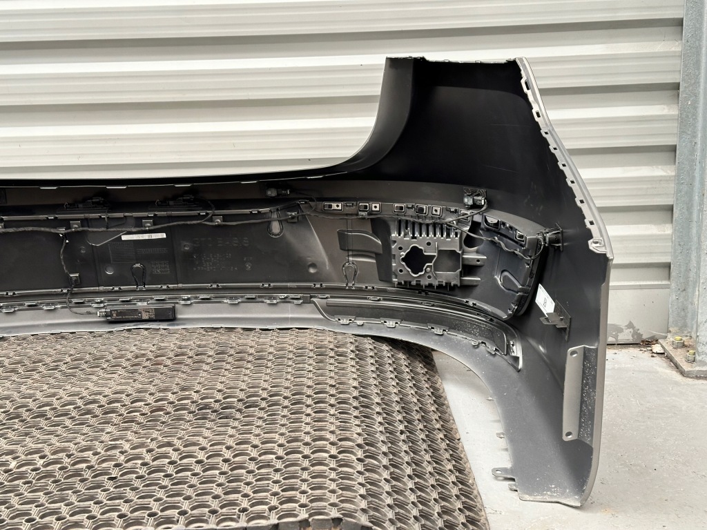 Bmw g70 бампер задня c4a 6 pdc oxidgrau ii perl Зі Шроту