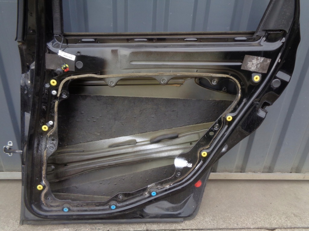 Дверь боковой alfa romeo 159 kombi правое задние kod 601 Цена