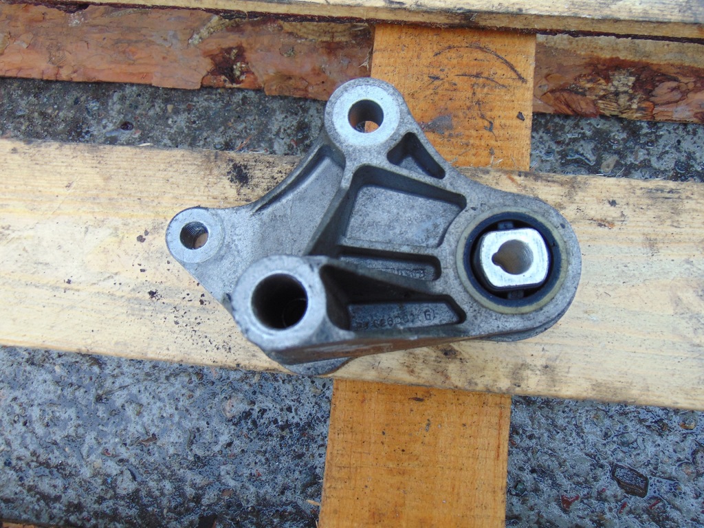 фото №1, Кронштейн коробки ford focus mk3 1.0 ecoboost