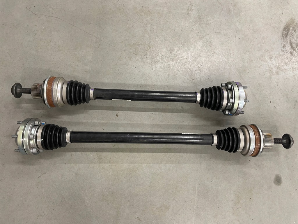 Купить Приводной вал левая q5 80a 80a501203h оригинал идеальное состояние