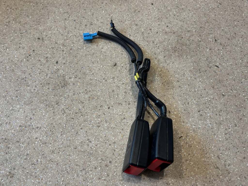 Купити Пряжка поперечина заднього задній mercedes-benz s w222 a2228600869