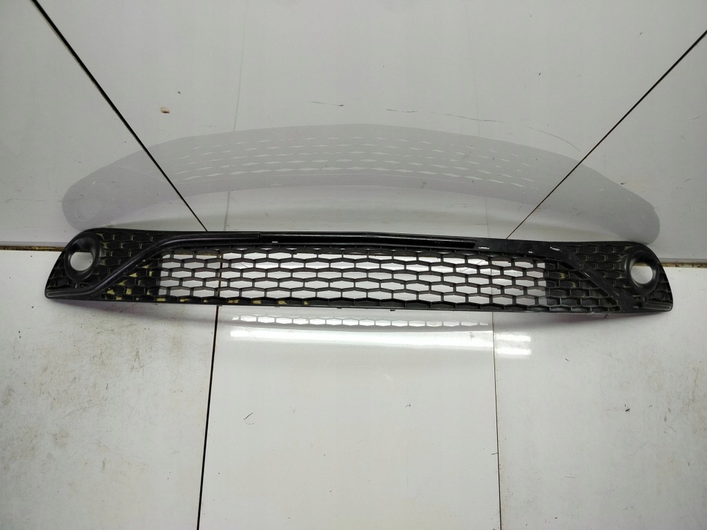 Купить Lancia ypsilon 2015- решётка бампера перед 735618649