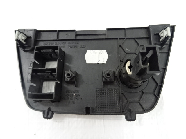 Opel crossland x разъём usb port 12v 39072760 Оригинал