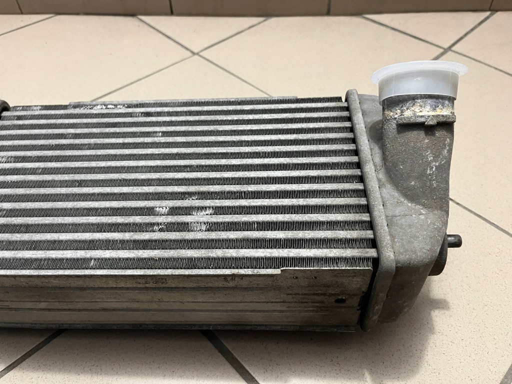 Радіатор інтеркулер оригінальний номер hyundai tucson 3 3 kia sportage iv 4 1.6 t-gdi Зі Шроту
