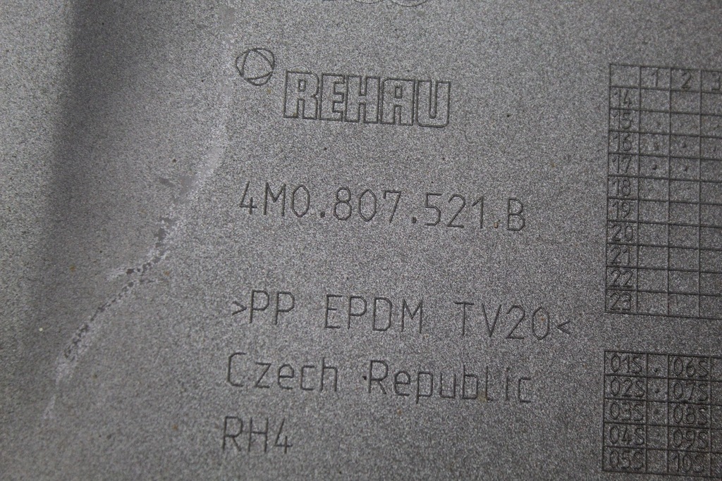 фото №15, Накладка молдинг диффузор бампера задняя audi q7 4m sq7 s-line 4m0807521b