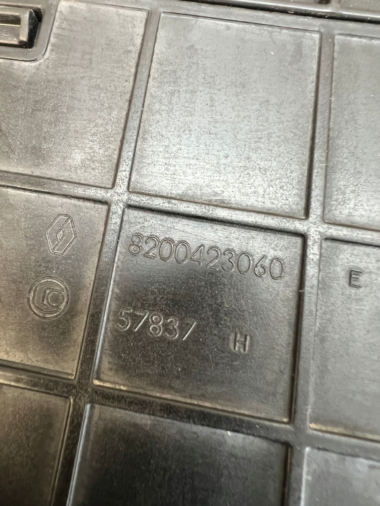 фото №4, Захист корпус акумулятор 8200654694 renault twingo ii