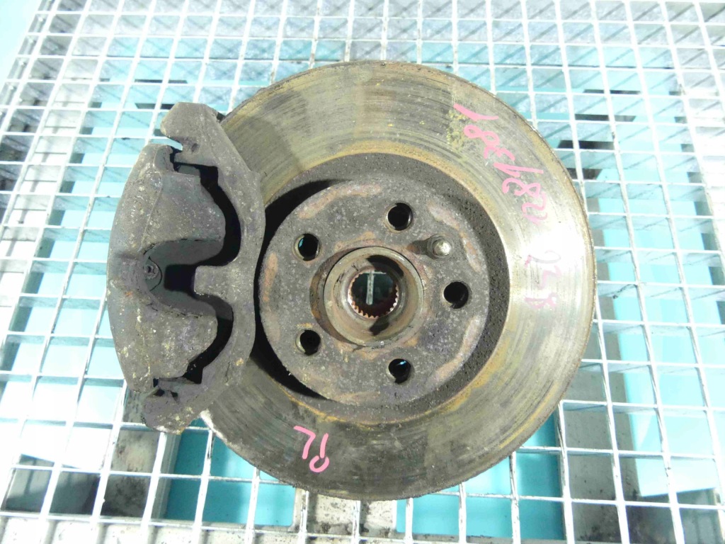 фото №1, Поворотный кулак левая ступица перед 1.9 td fiat ulysse i