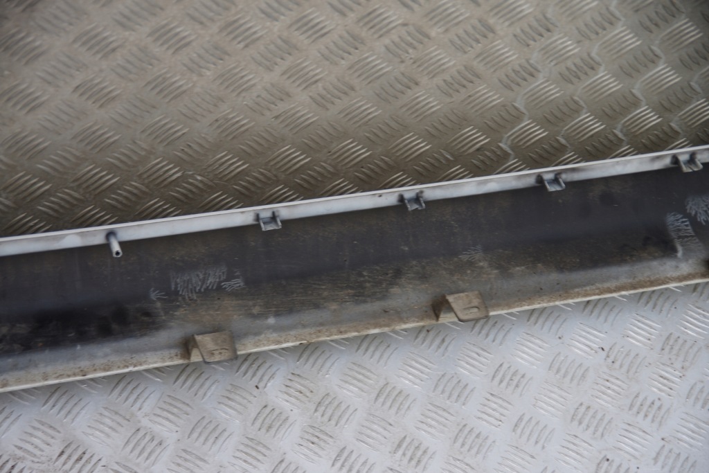 Купить Молдинг порог левая jeep grand cherokee wk2 overland рестайлинг  pw7 bright white