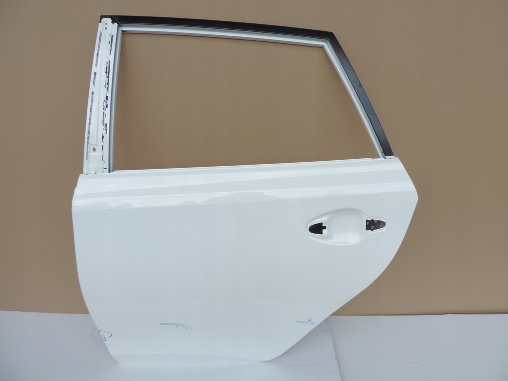 фото №1, Toyota auris lift 2015 2016 hb дверь задние левая