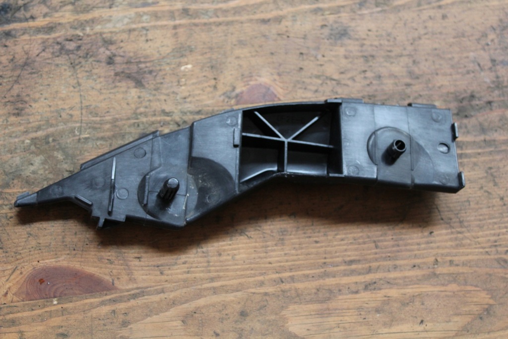 фото №12, Направляющая бампера правый задняя avensis verso комплект