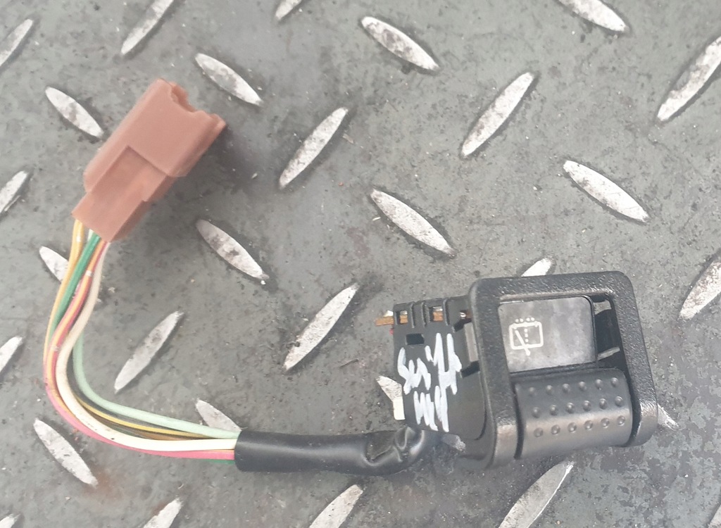 фото №1, Переключатель распылителя задняя suzuki swift mk4