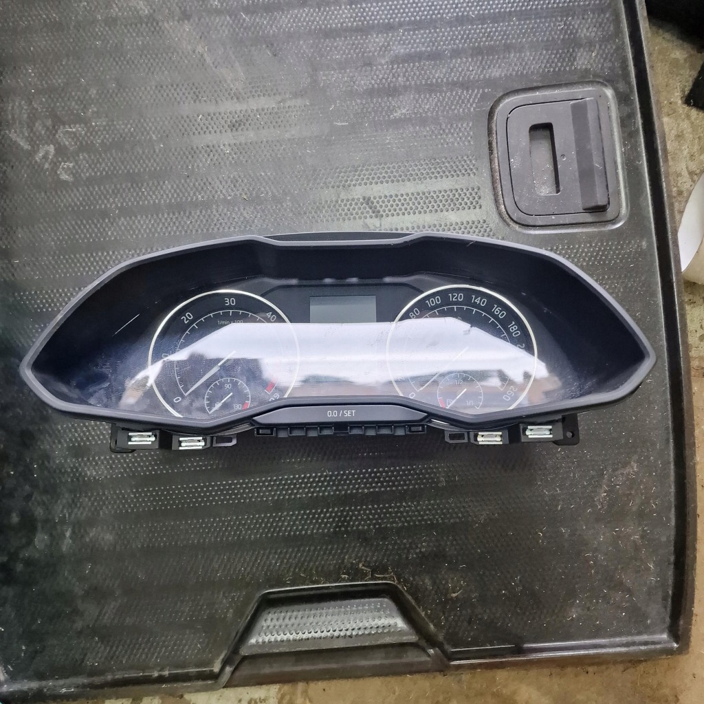 фото №1, Счетчик приборы superb iii 3v0920751b