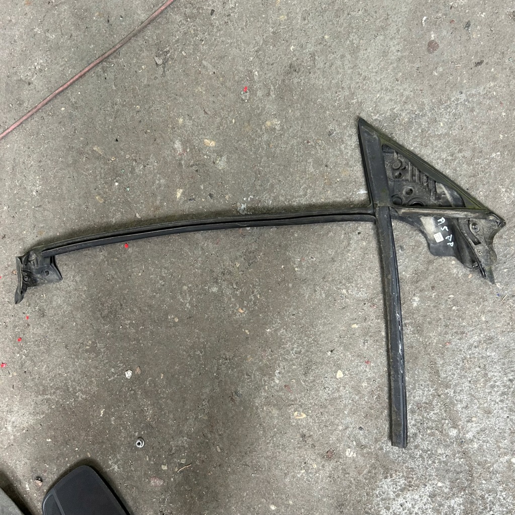 фото №1, Прокладка дверь правый перед audi a5 8t8837480d