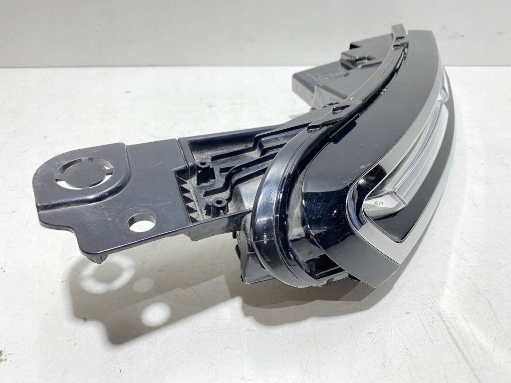 фото №11, Citroen c5 aircross лампа передняя правая led drl