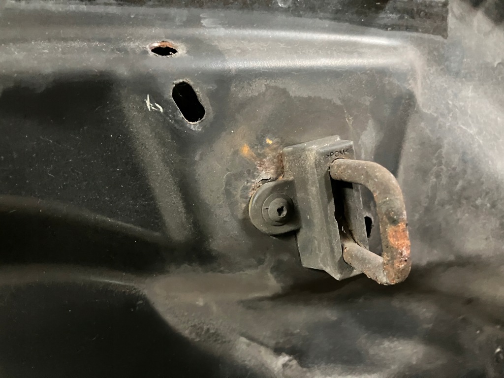 Купити Капот кришка двигуна bmw x3 e83 475/9 чорний  sapphire металік