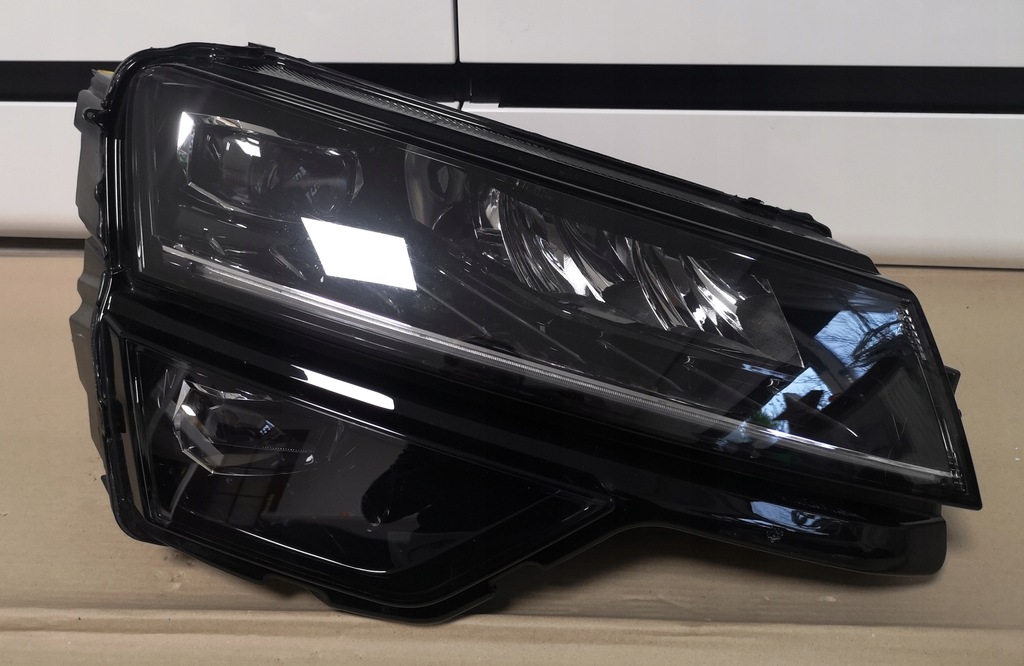 фото №1, Skoda karoq лампа правая перед full led 57b941016f