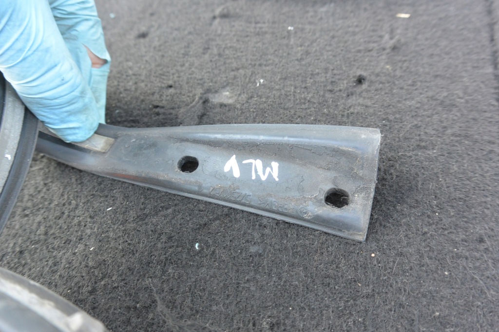 Прокладка кузов ліва права комплект  mercedes ml 164 Зі Шроту