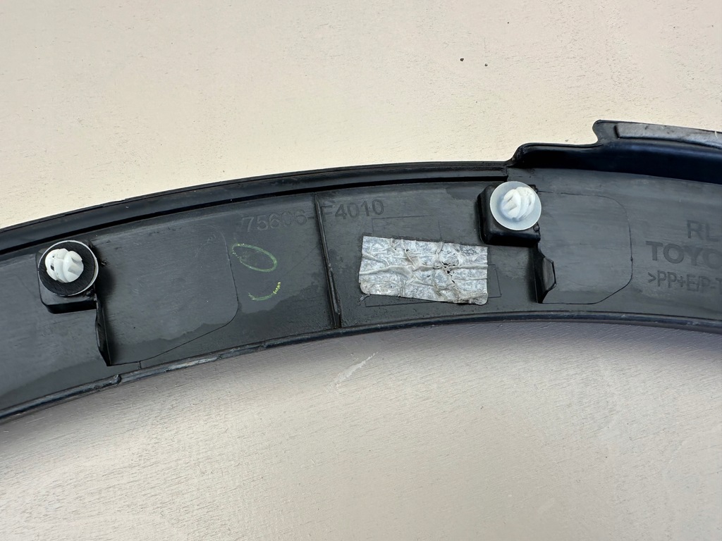 фото №14, Toyota c-hr chr 16r- молдинг крыла левый задняя левая задняя