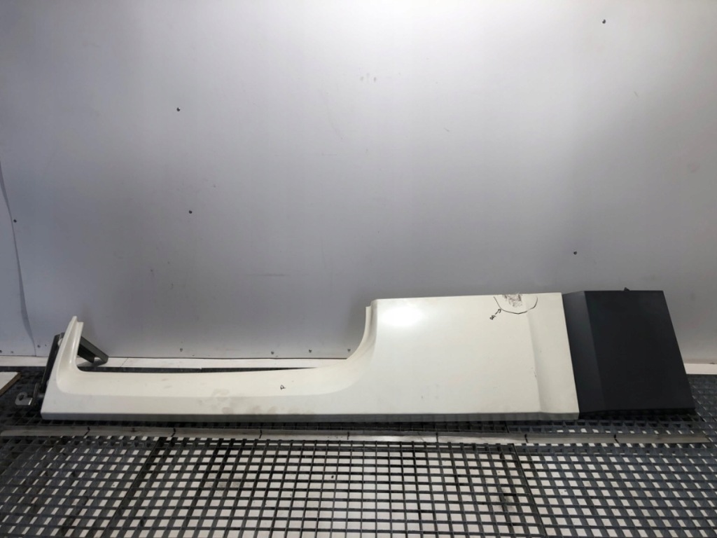 Купить Ветровик кабины правая daf xf 1836001