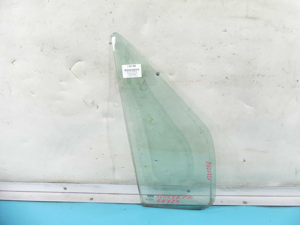 фото №1, Скло двері перед права daily iii 99-06 трикутник