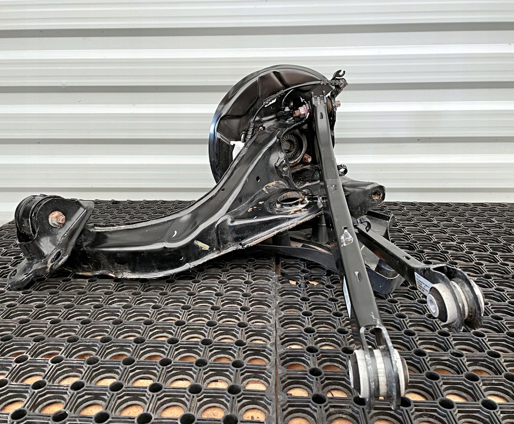 фото №1, Mini f54 jcw clubman поворотный кулак правый задняя 8842880